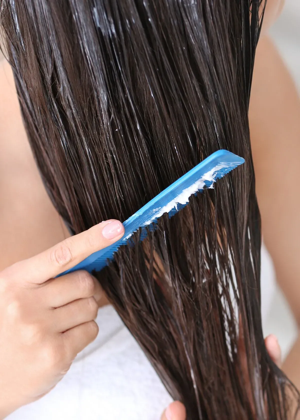 Does Leave in Conditioner Work? Benefits and Precautions