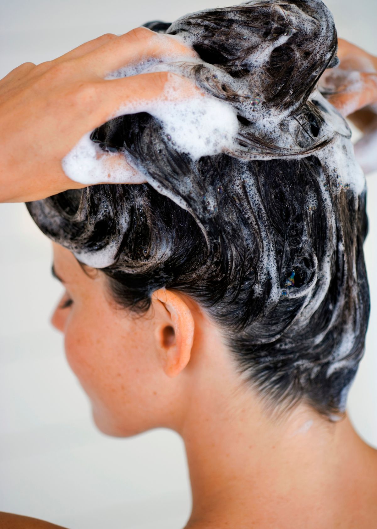 Best Shampoo For Smelly Hair: Top 5 Shampoos (2023)