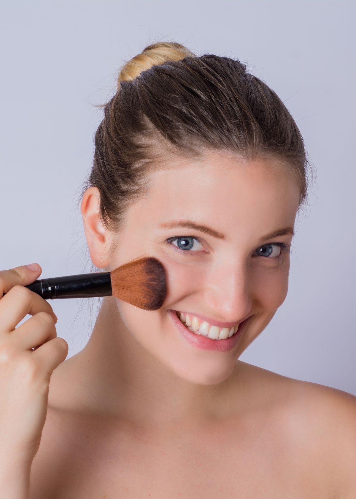 How to Apply Powder Foundation on Dry Skin