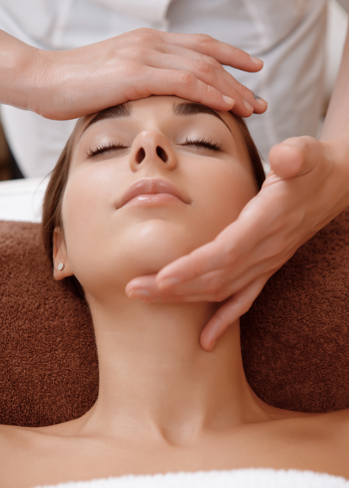 How to Massage Face After Facelift: Beginners' Guide